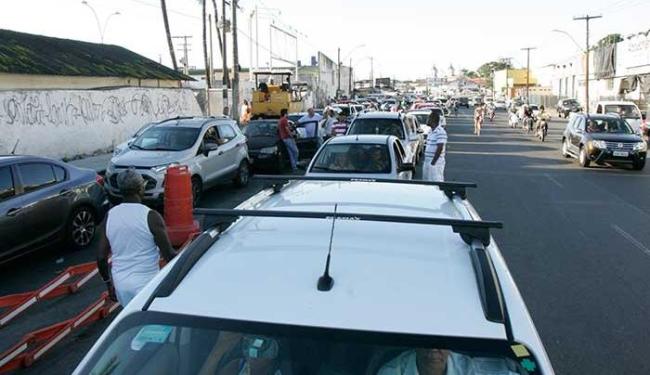 carros_e_pedestres_ferry filas_na _travessia_ssa