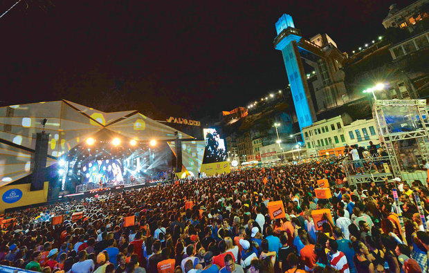 praca_cayru_festa_revellion virada_de_ano_novo